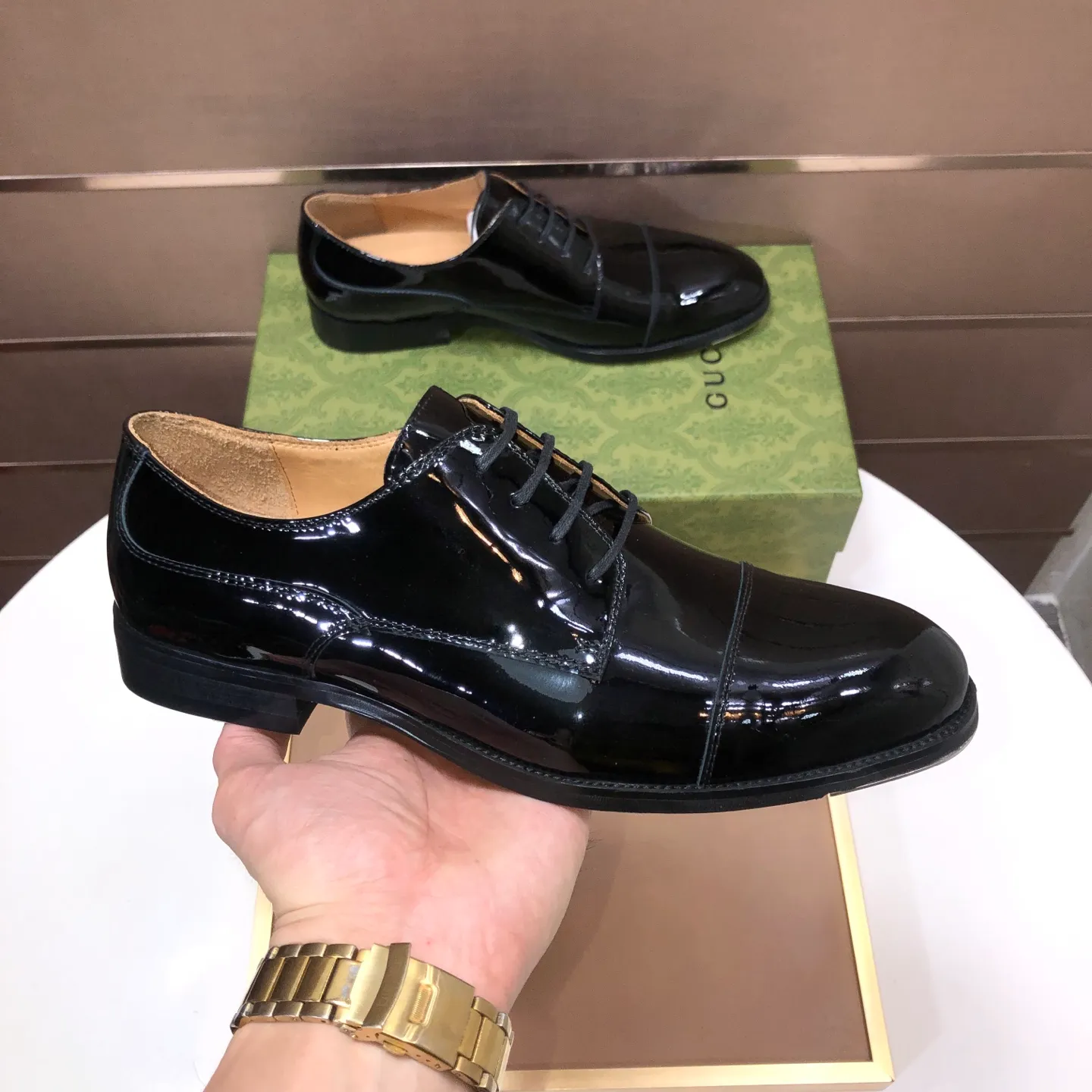 Men's shoes 💰660💰 Brand: GUCCI (Gucci) Standard code: Men's size 38/44 (45/46 can be customized) Grade: Same as the official website Original quality Material: Original cowhide Water-dyed cowhide lining Original rubber outsole Style category: Men's fashionable casual leather shoes Distinguished big-name luxury elements top luxury Color: Actual picture